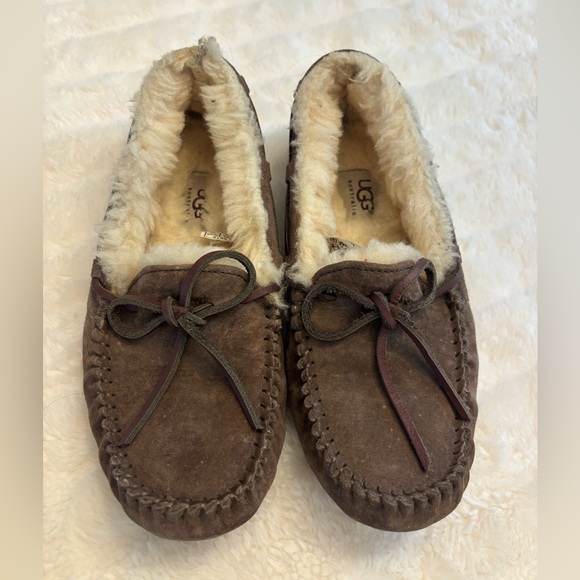Women’s UGG Dakota Brown Slippers size 6 - Picture 1 of 4